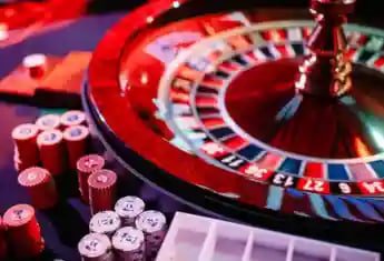 Antarmuka permainan Sic Bo di mabuk togel menampilkan opsi taruhan dan statistik dadu